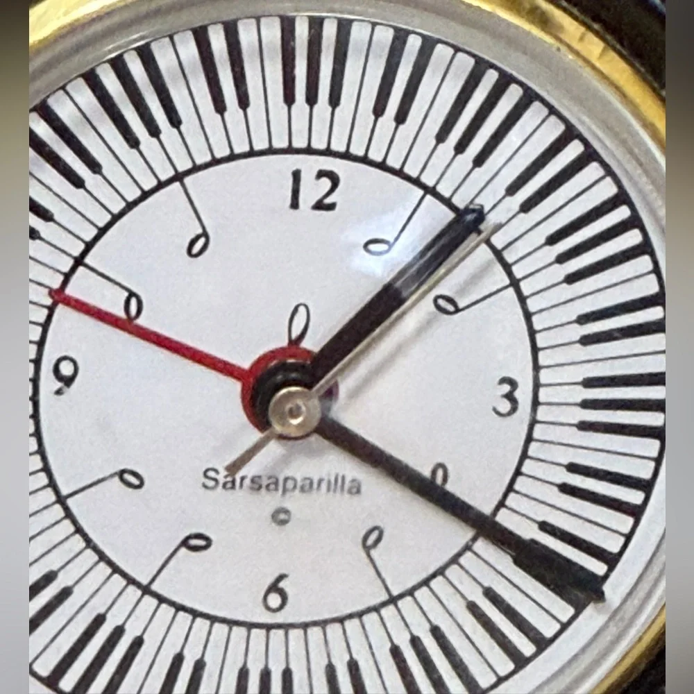 Sarsaparilla Music Note Clock